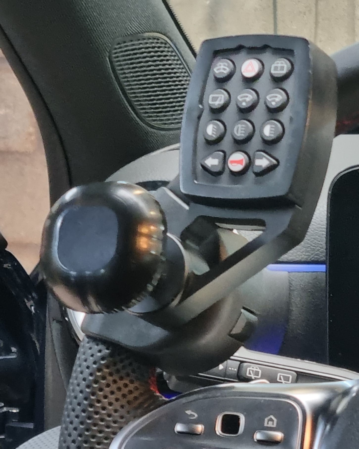 boule télécommande multifonction au volant pour personne handicapée  Grenoble - Handi Drive